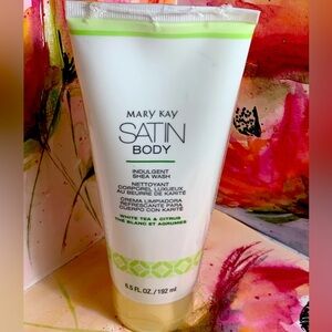 Mary Kay Wash Shea Body Wash White tea and citrus scent. New unopened